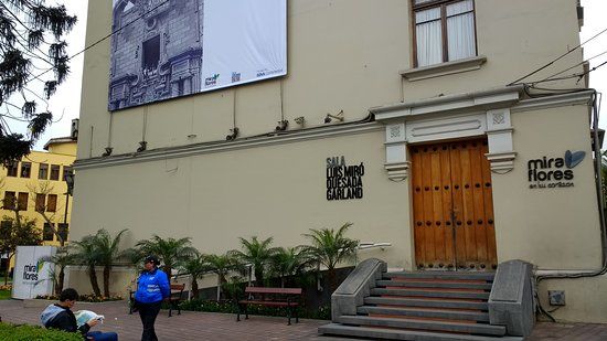 Musee Sala Luis Miro Quesada Garland